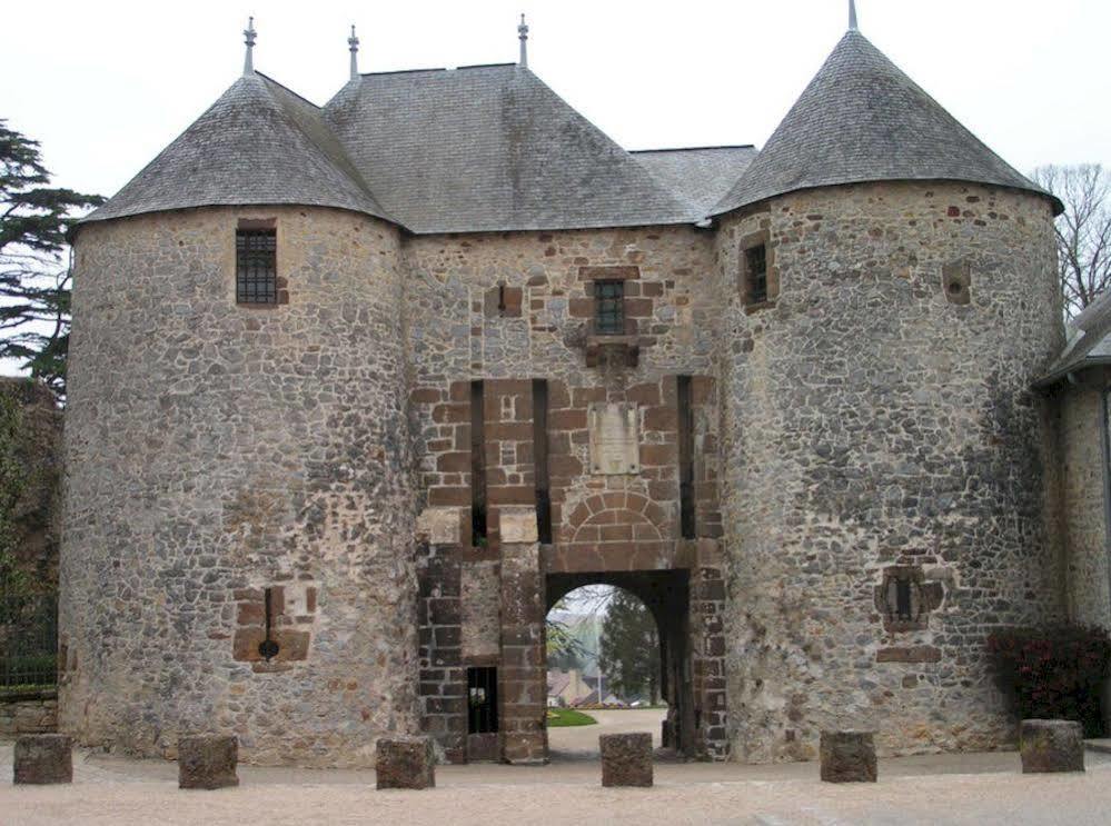 Hotel Ronsin Fresnay-sur-Sarthe Exterior photo