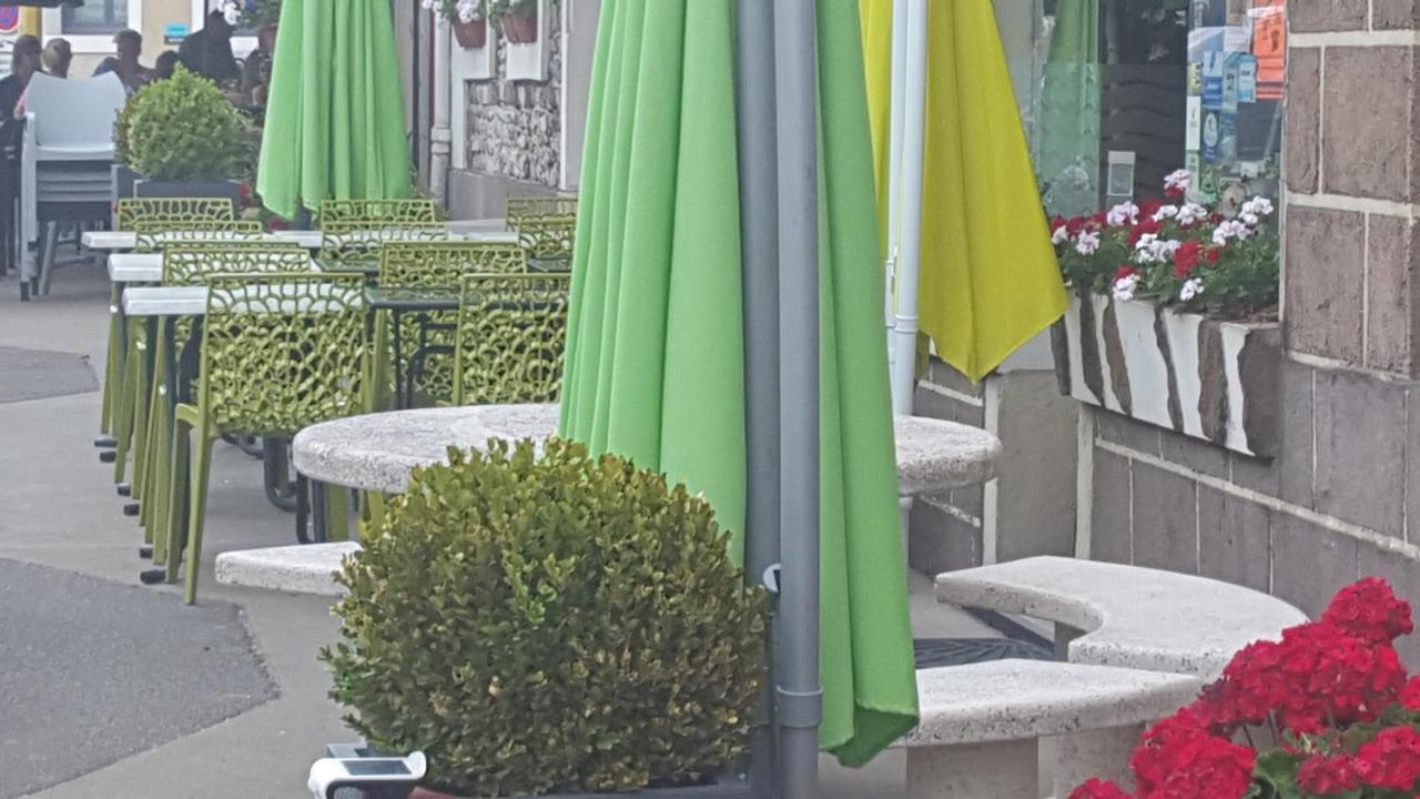 Hotel Ronsin Fresnay-sur-Sarthe Exterior photo